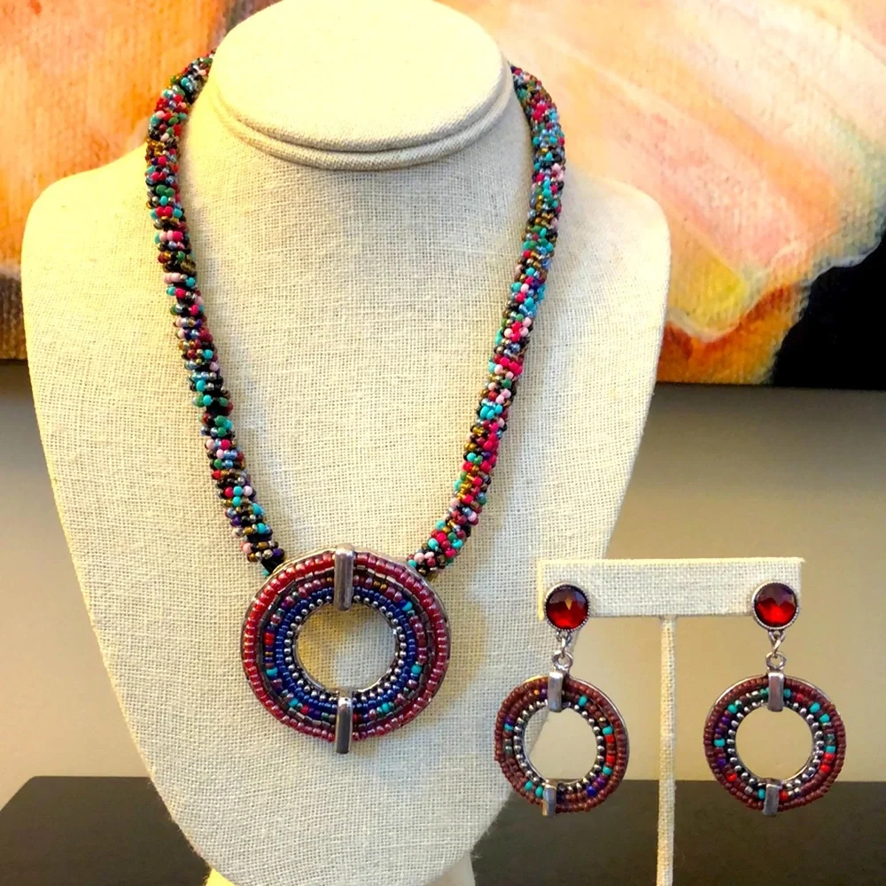 Beaded necklace and earrings set - Picture 1 of 7